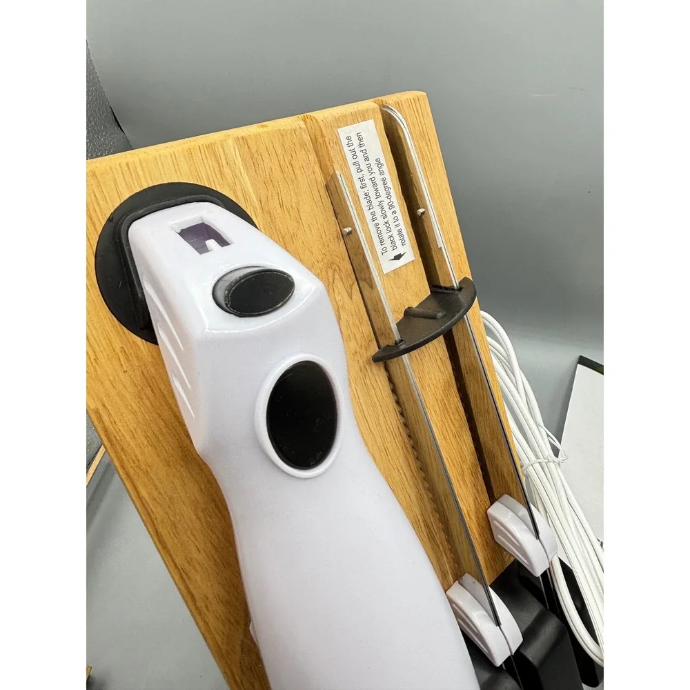 NutriChef PKELKN16 Electric Kitchen Knife with Wooden Storage Tray White‎